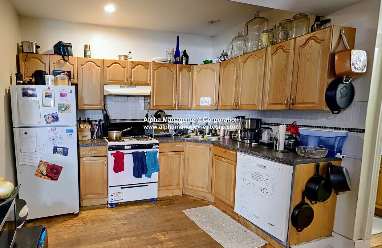 Primary Photo - 129 Brook St
