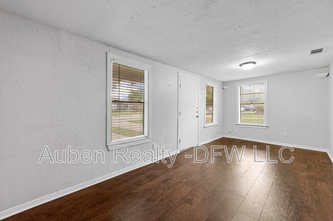 Building Photo - 521 Ruth St