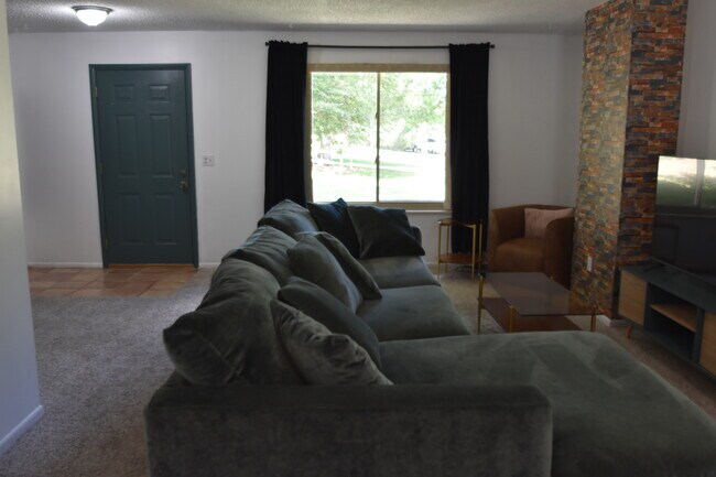Foto del edificio - 14720 W Ellsworth Ave