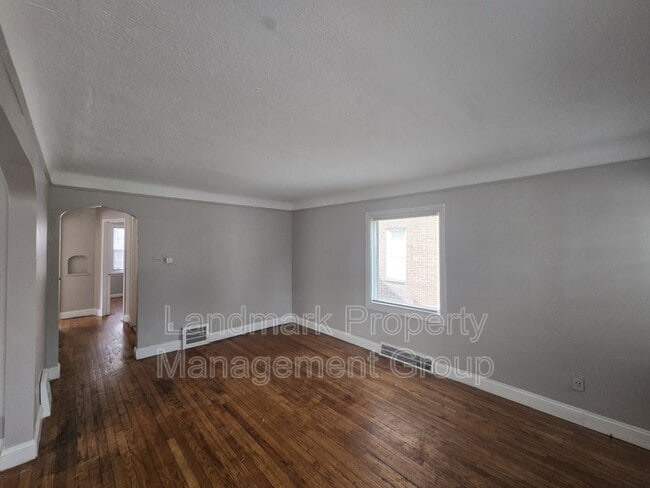 Building Photo - 15401 Eastwood St