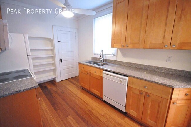 Building Photo - Available in August! Located in Weinland P...