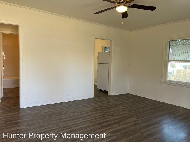 Building Photo - 2 br, 1 bath House - 921 N Weller Ave