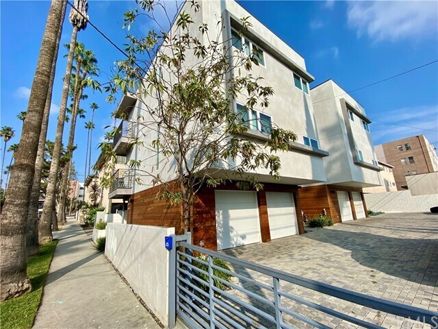 Primary Photo - 1412 1/2 N Serrano Ave