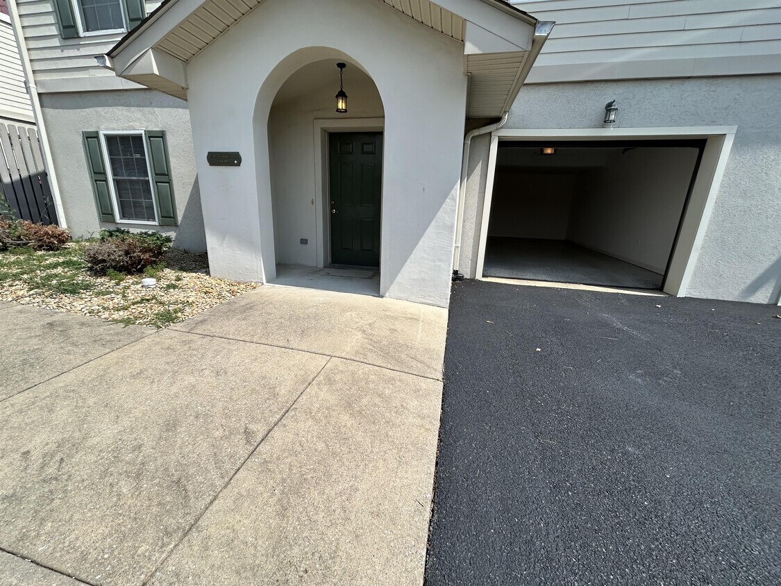 17 Rosewood Ct, Fishersville, VA 22939 Townhome Rentals in