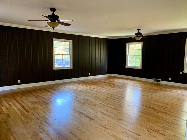 Building Photo - 731 Greeley Dr