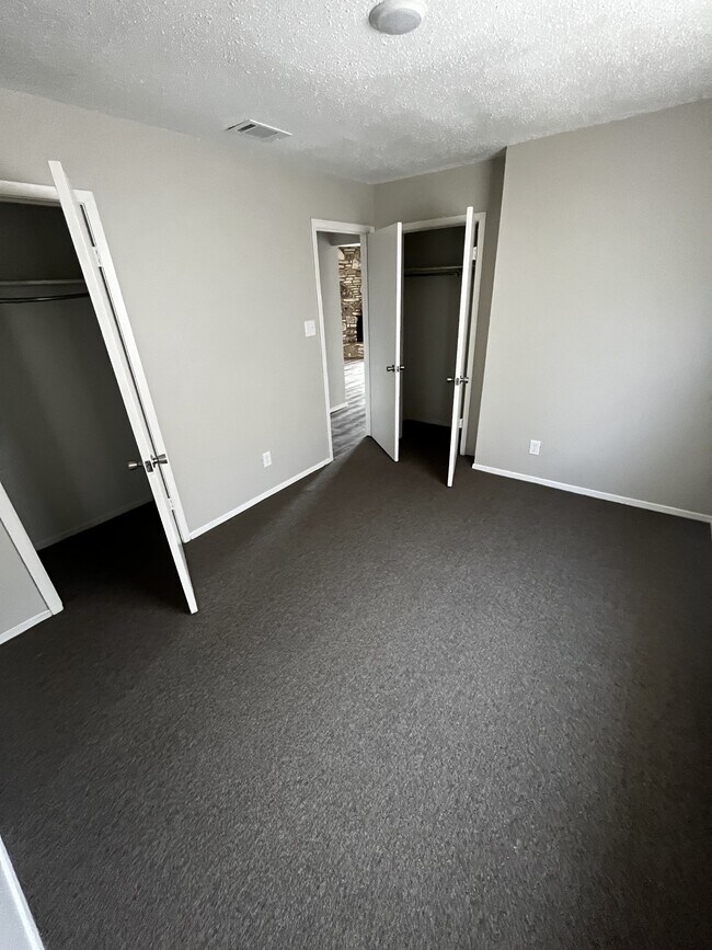 Building Photo - 821 Bracewood Cir