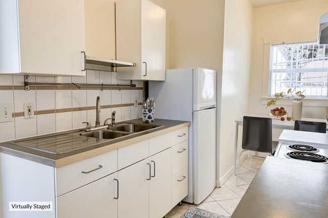 Studio - Kitchen / Dining Room - 616 Apartments