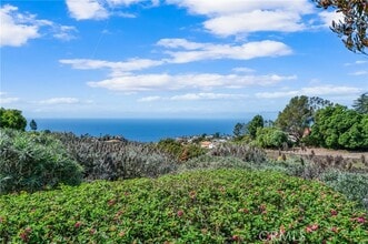 Building Photo - 6542 Ocean Crest Dr