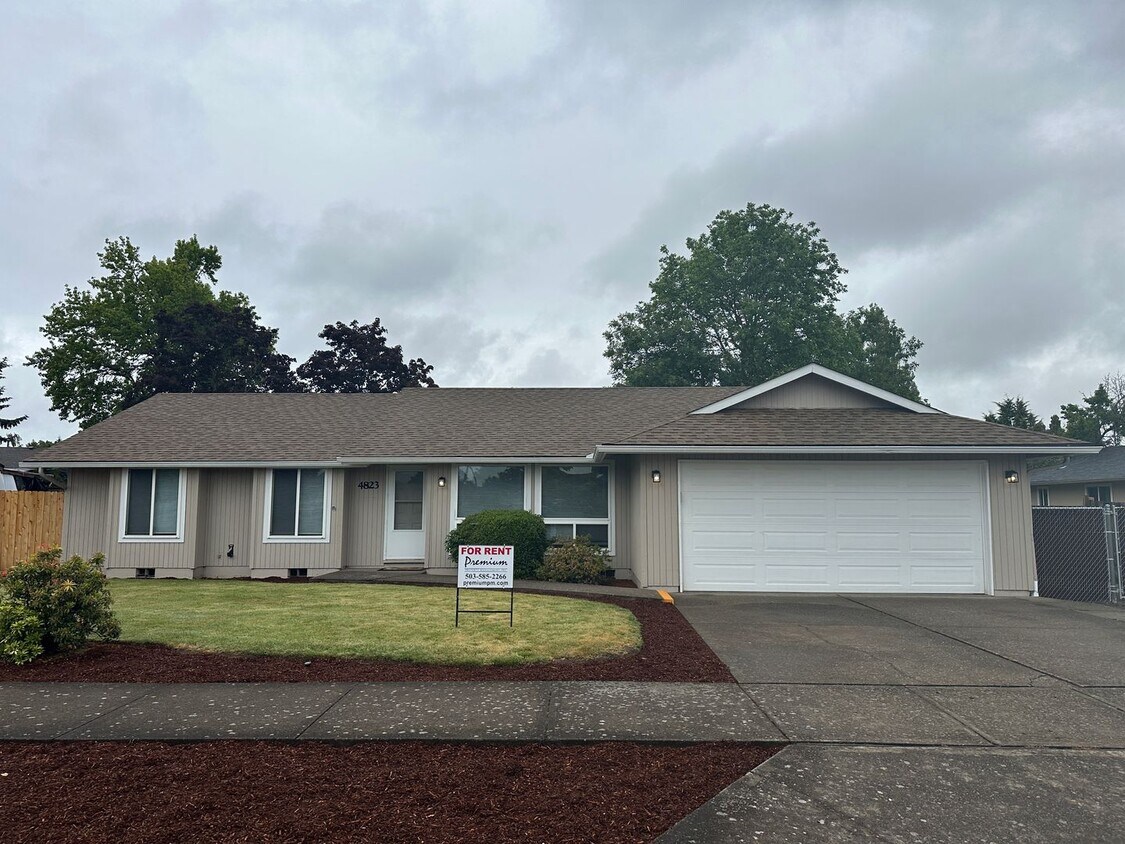 Foto principal - Updated Three Bedroom Home in North Salem