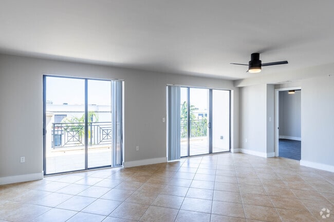 2 BR, 2 BA - Heritage at Boca Raton