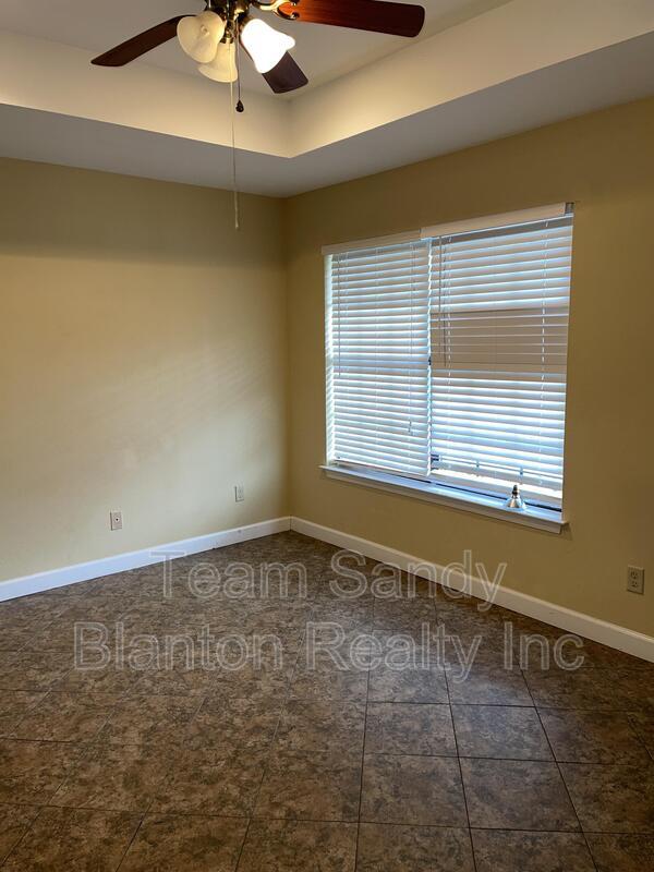 Building Photo - 8810 Fowler Ave