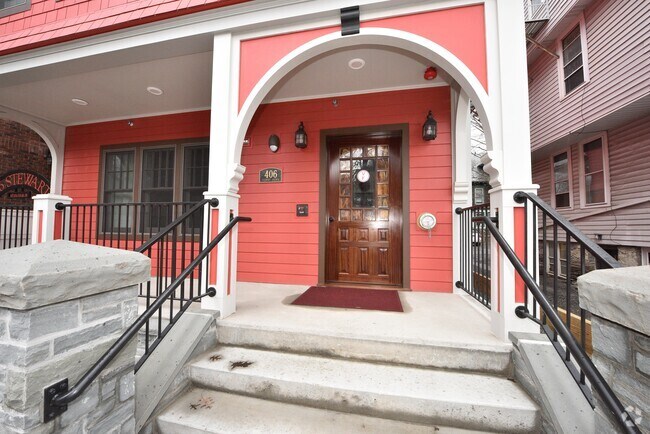 Building Photo - 406 Stewart Ave