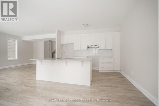 Building Photo - 371 Peninsula Rd