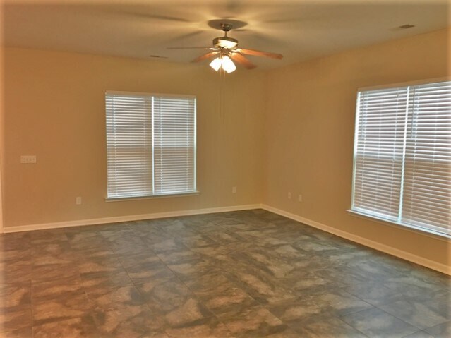 Foto del edificio - 90 Summer Hill Way