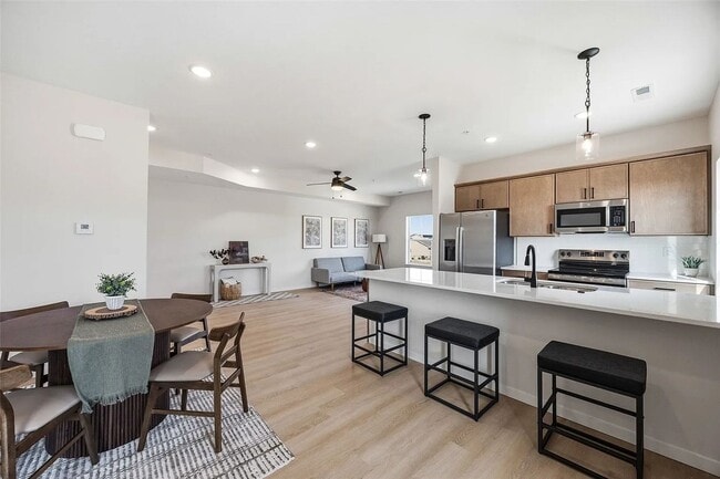 Foto del edificio - Big Ben at the Loop – Brand New 3 Bedroom Condo | Attached 2-Stall Garage