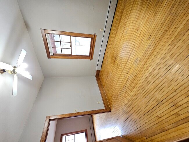 Foto del edificio - 211 Edwards Ave