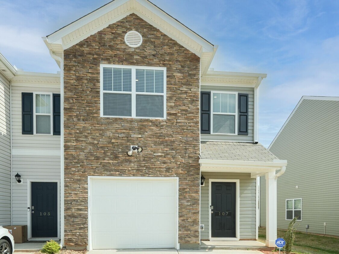 Primary Photo - 107 Sunriff CT