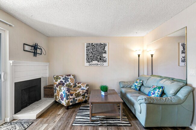 Building Photo - 3141 S Tamarac Dr