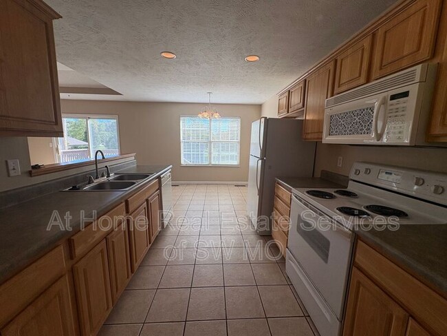 Building Photo - 304A Excalibur Ct