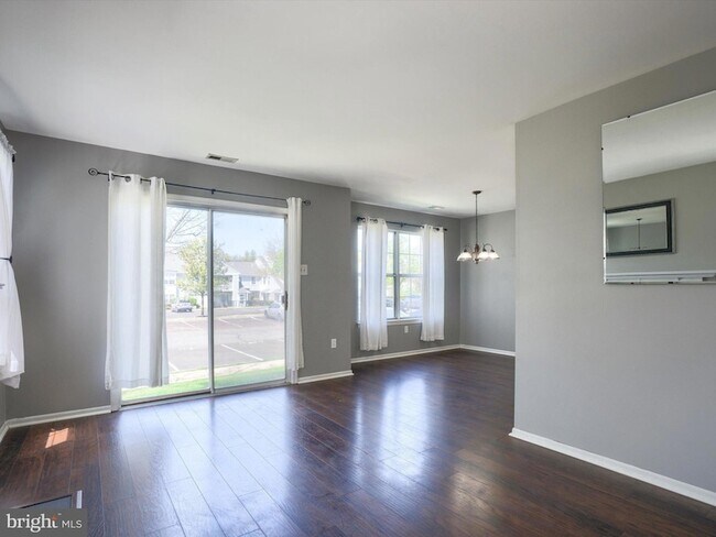 Building Photo - 110 Mews Dr
