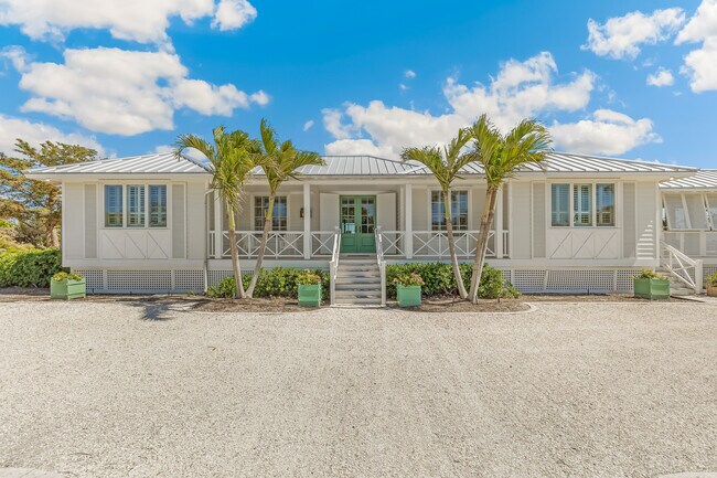 Building Photo - 4040 Loomis Ave