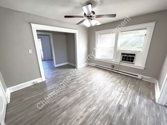 Foto del edificio - 3123 Thompson Avenue