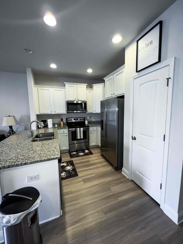 Building Photo - 7665 Shadow Lake Dr