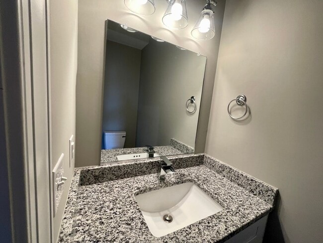 Building Photo - Blue Ridge Commons Townhome