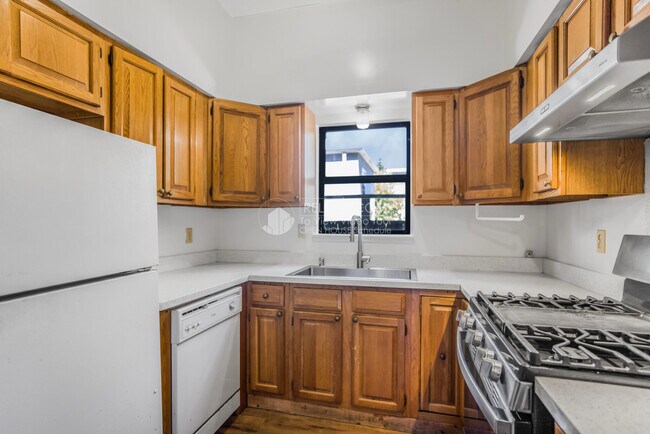 Building Photo - 2376 Woolsey St