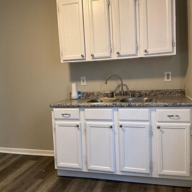 Building Photo - Cozy Two Bedroom Coming Available!
