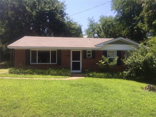 Building Photo - 711 E Rockwood Trail