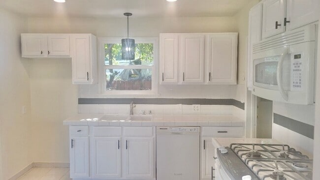 Foto del edificio - Beautiful 3-bedroom home in a quiet tree-lined street in Winnetka