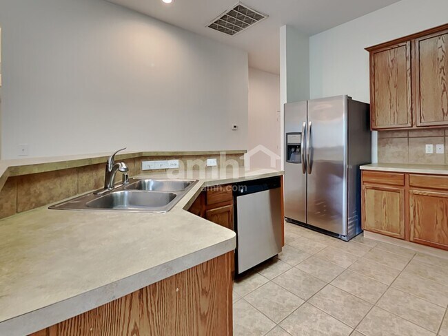 Building Photo - 522 Presidio Drive