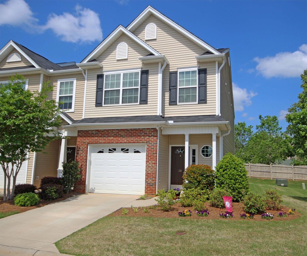 Primary Photo - 36 Bay Springs Dr