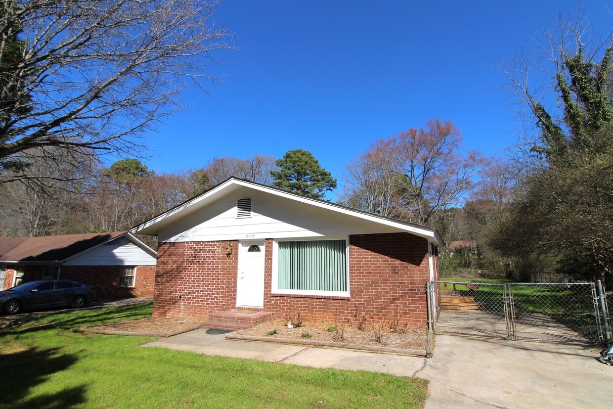 Primary Photo - Cute Ranch Home in Matthews!