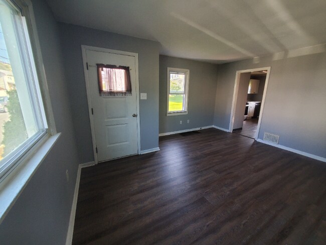 Building Photo - 208 Arabella St
