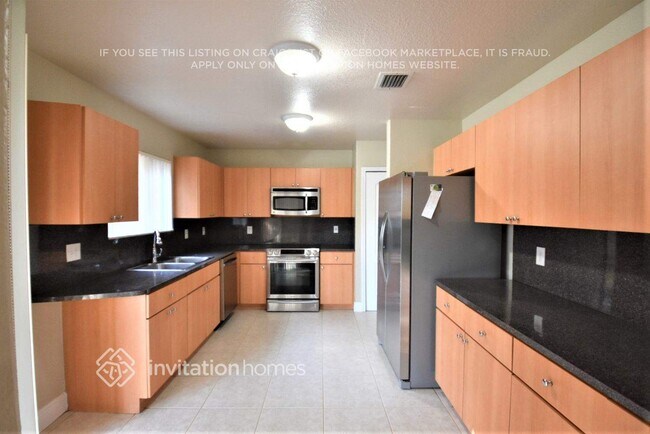 Foto del edificio - 4390 SW 159th Ave