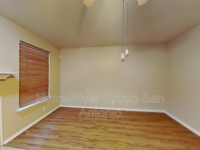 Foto del edificio - 2911 Encino Robles