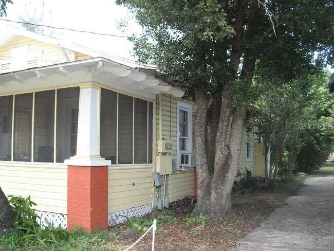 Building Photo - 838 E Lime St
