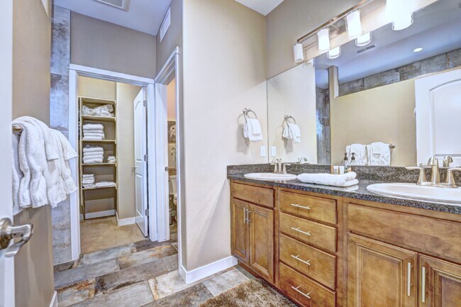 Building Photo - 2486 Josefine Ln