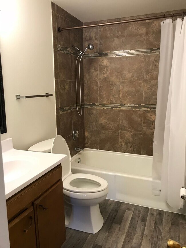 Foto del edificio - 734 Fairwood Dr