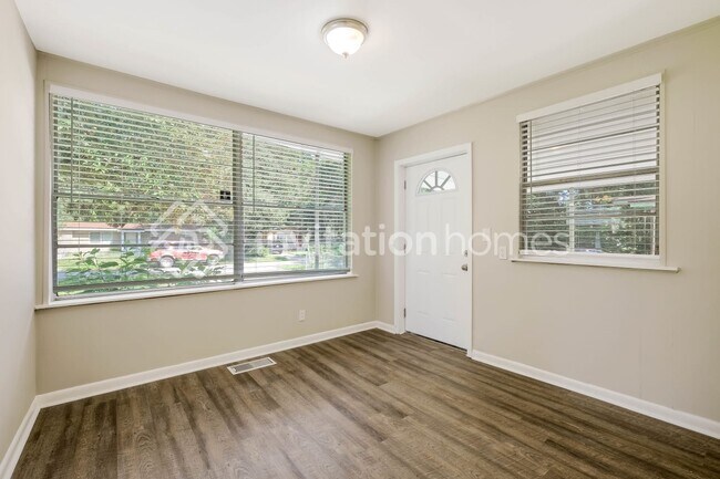 Foto del edificio - 1172 Denaud St