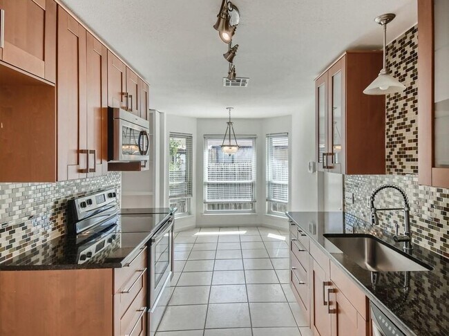 Foto del edificio - 3908 Stoney Hill