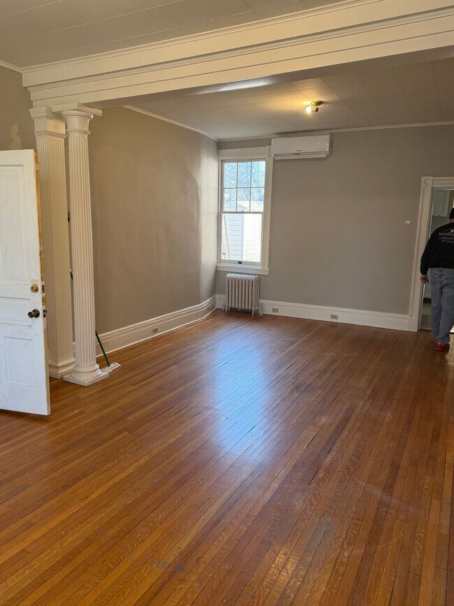 Building Photo - 114 S West St