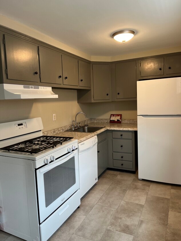 Primary Photo - 212 E Maryland Ave