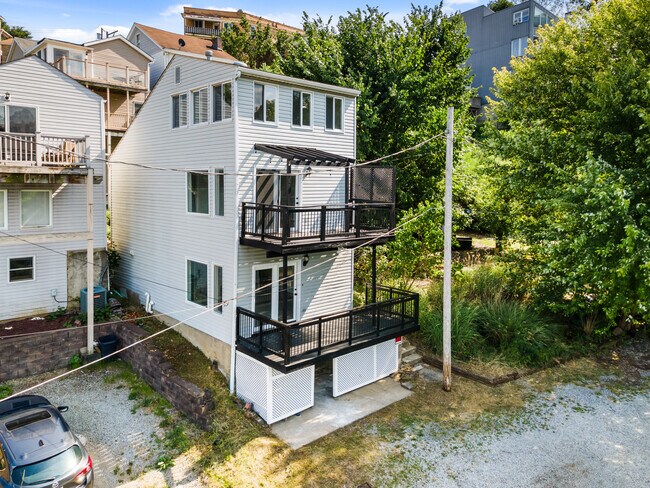 Building Photo - 451 Neff St