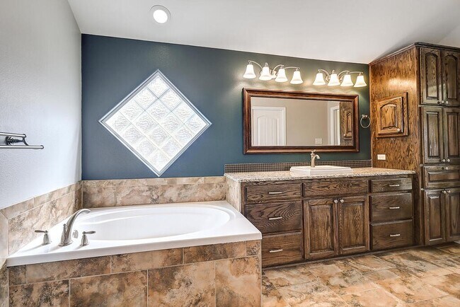 Building Photo - 3813 Kangaroo Ct