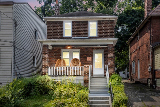 Photo - 746 Loretta St (Pittsburgh, PA) House