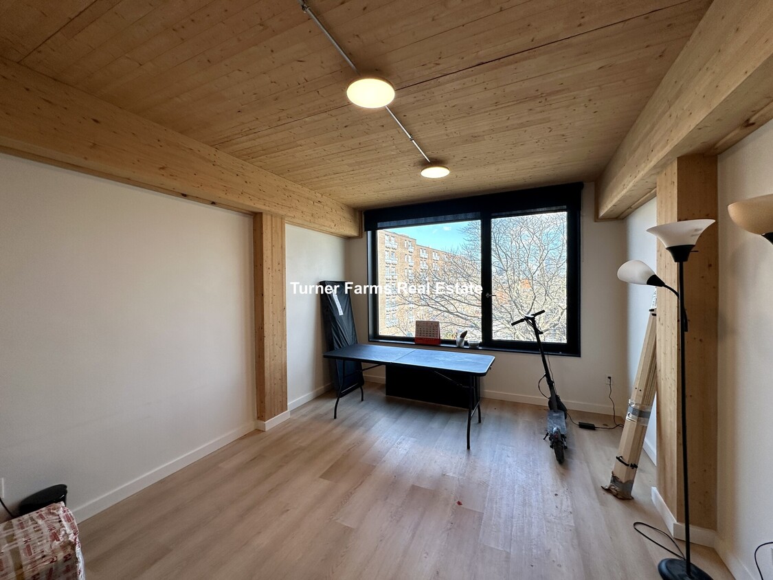 Foto principal - 1 E Lenox St