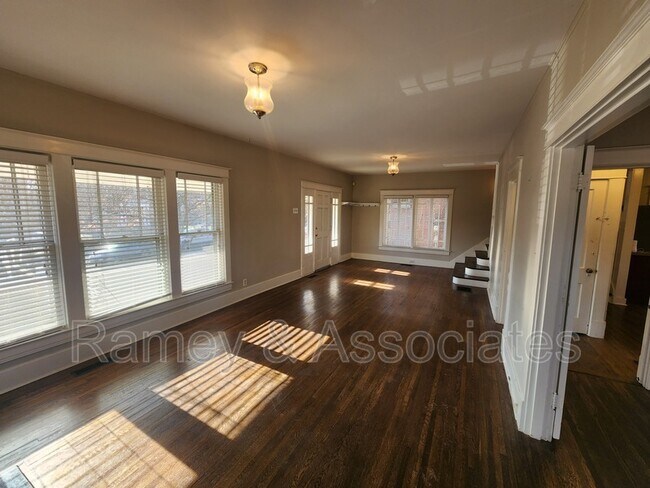 Foto del edificio - 2029 Baringer Ave